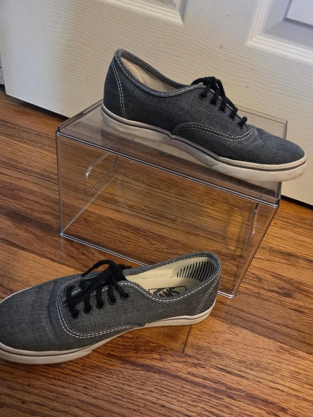 Vans Low-Top Sneaker in Charcoal grey and Black Size 6